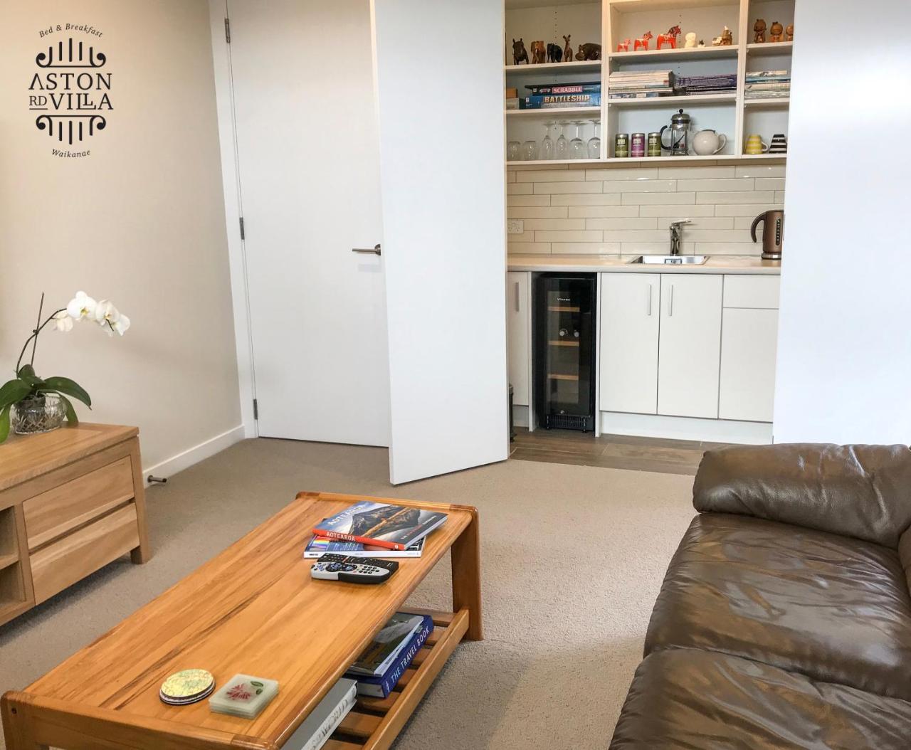 Aston Road Villa Bed & Breakfast Waikanae Buitenkant foto